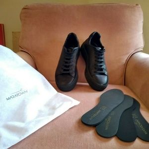 Maratown black sneakers